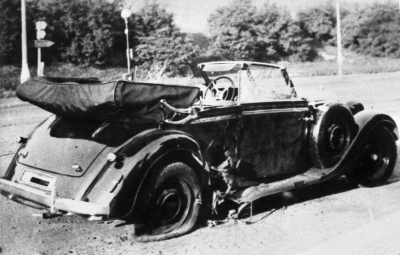 De auto van Heydrich na de aanslag.